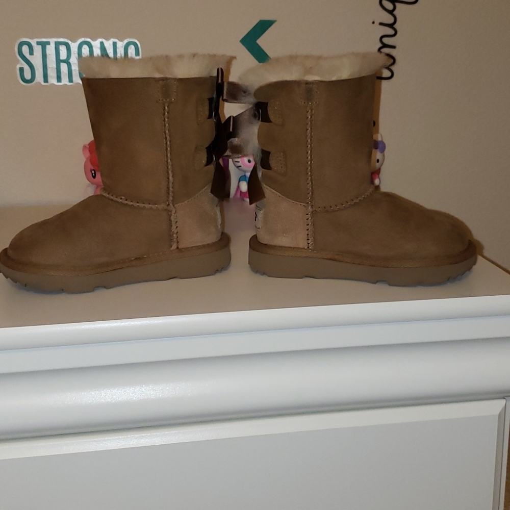 UGG - Picture 4 of 5